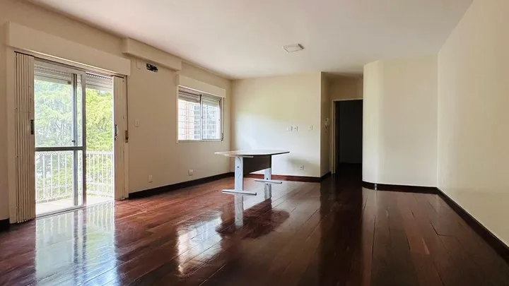 Apartamento 03 dormitórios central com garagem