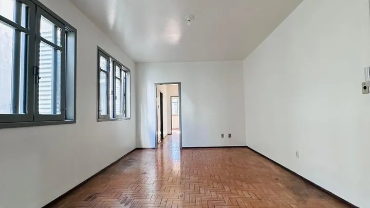 Apartamento 03 dormitórios 02 banheiros