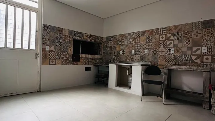 Apartamento de 02 dormitórios central com garagem