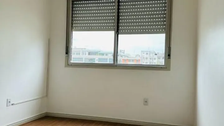 Apartamento 02 dormitórios com dependência e garagem