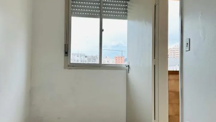 Apartamento 02 dormitórios com dependência e garagem