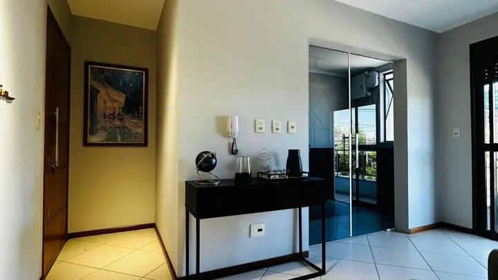 Apartamento 2 dormitórios com garagem