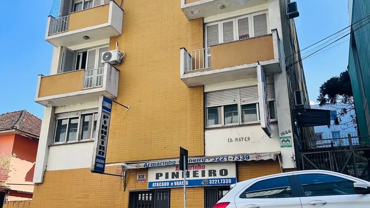 Apartamento, 02 dormitórios e 01 banheiro