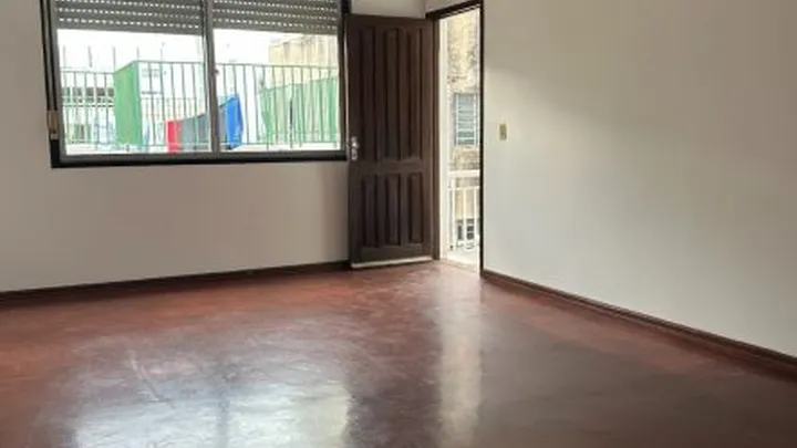 Apartamento 2 dormitórios com garagem